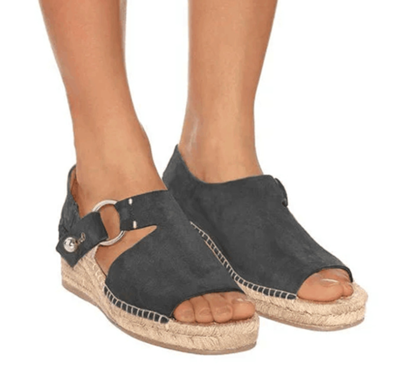 Comfortable women's sandals made of hemp rope 