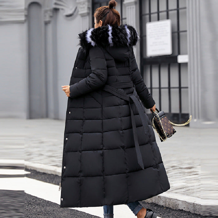 Quilted women's winter coat with hood and belt